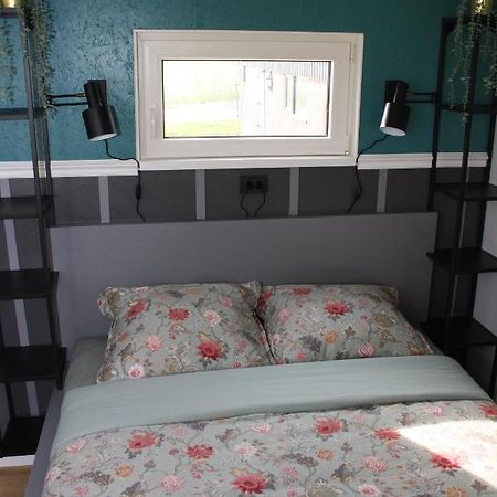 Boerenchalet Dirk, Minicamping De Grutte Earen Burum Ngoại thất bức ảnh